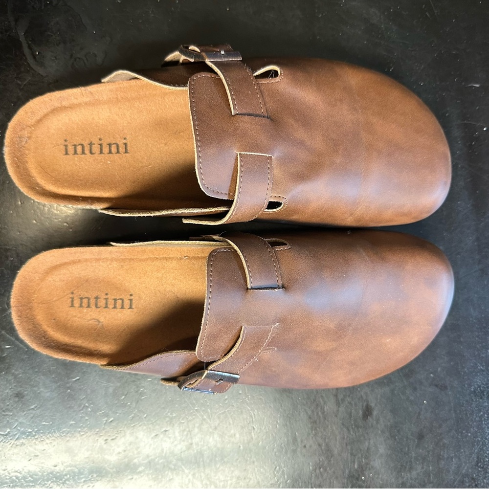 Intini Brown Slip-On Clogs
